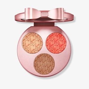 The MAC Effervescence Extra Dimension: DEEP Face Compact is a limited-edition
